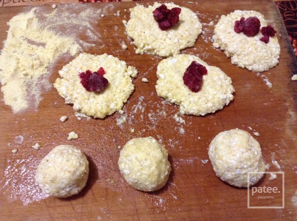 Творожные шарики  с малиной ПП - Шаг 3