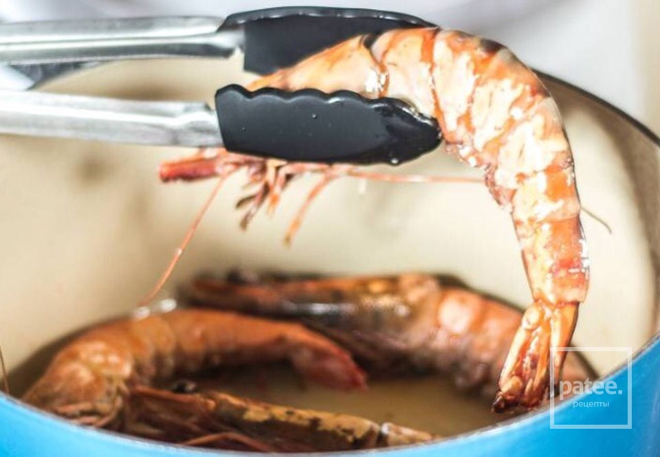 Тушеные мидии с креветками и чесночным хлебом - Шаг 2