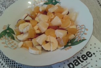 Фруктовый салат с йогуртом