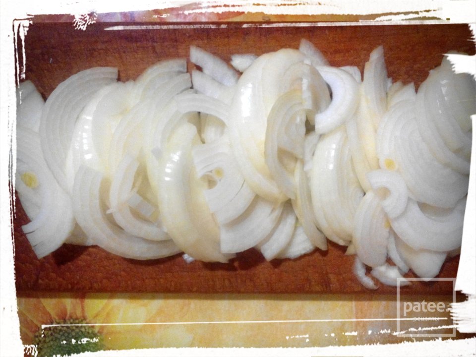 Сельдь с луком маринованная в томатном соусе - Шаг 3