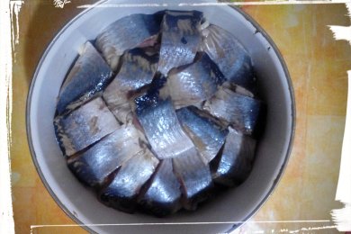 Сельдь с луком маринованная в томатном соусе - приготовление