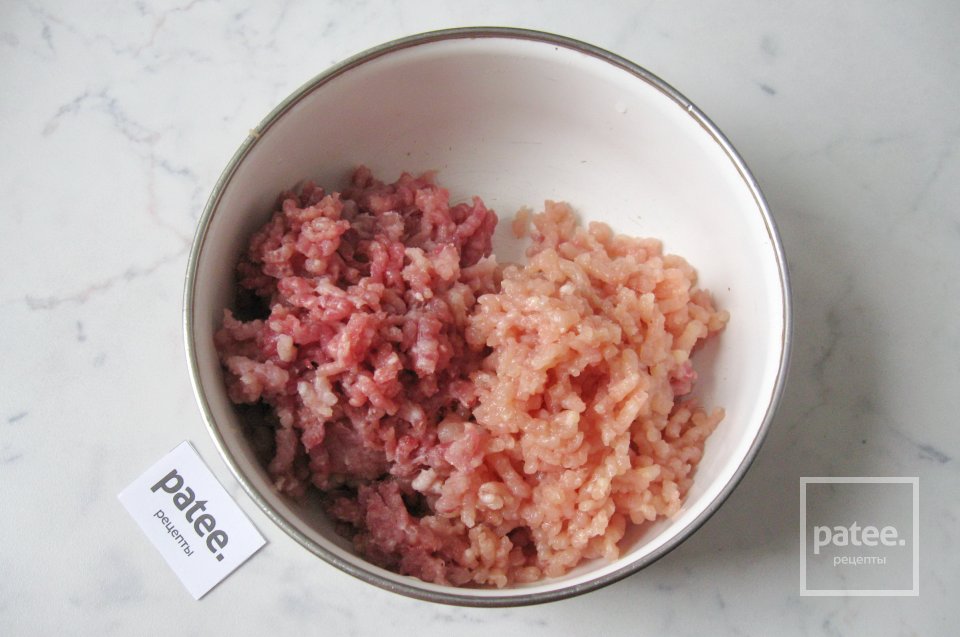 Котлеты с грибами и плавленым сыром - Шаг 2