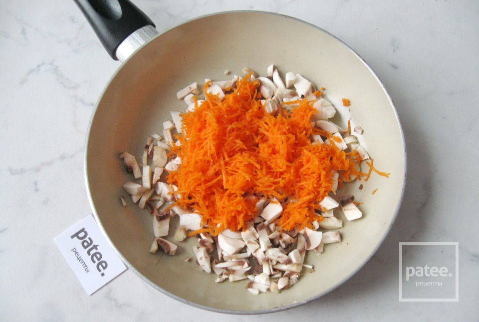Котлеты с грибами и плавленым сыром - Шаг 8