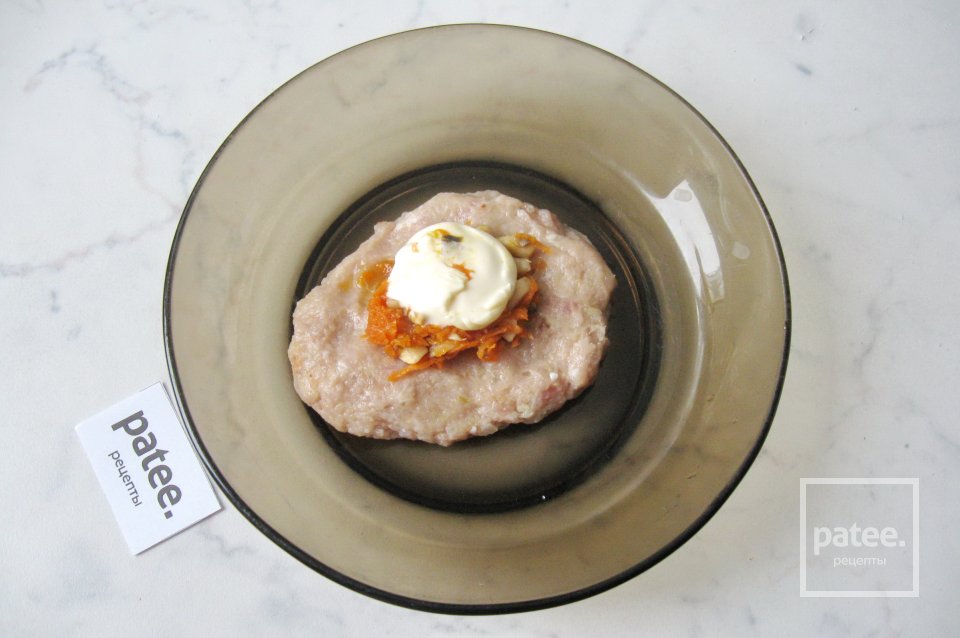 Котлеты с грибами и плавленым сыром - Шаг 10