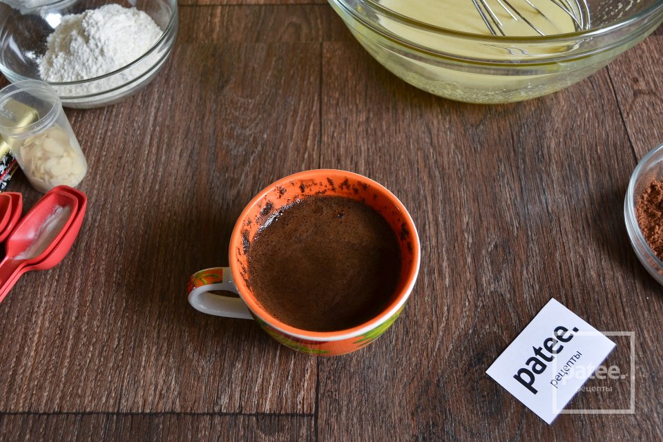 Шоколадный кекс в кружке за 3 минуты в микроволновке - Шаг 6
