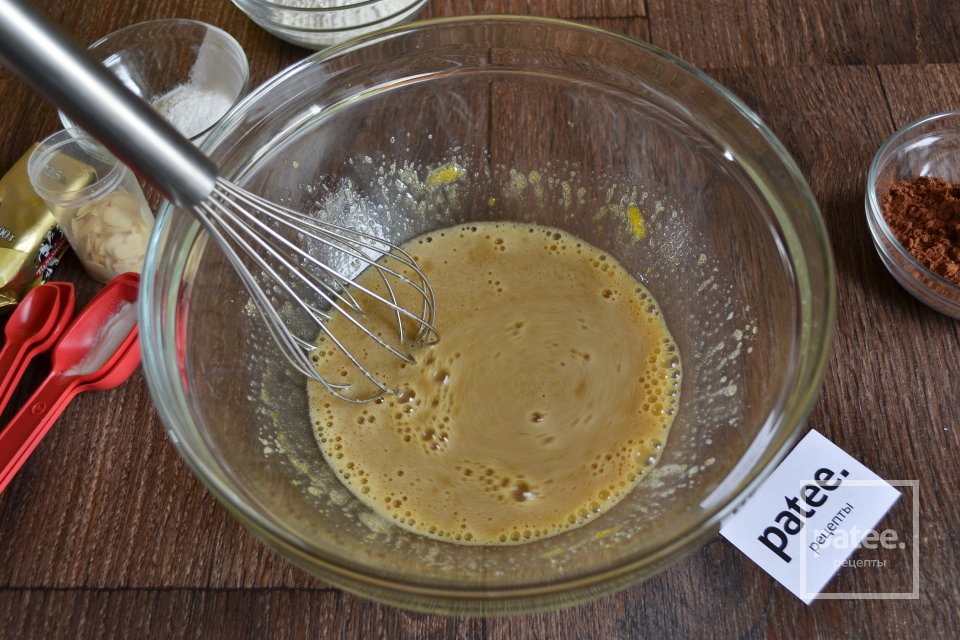 Шоколадный кекс в кружке за 3 минуты в микроволновке - Шаг 7