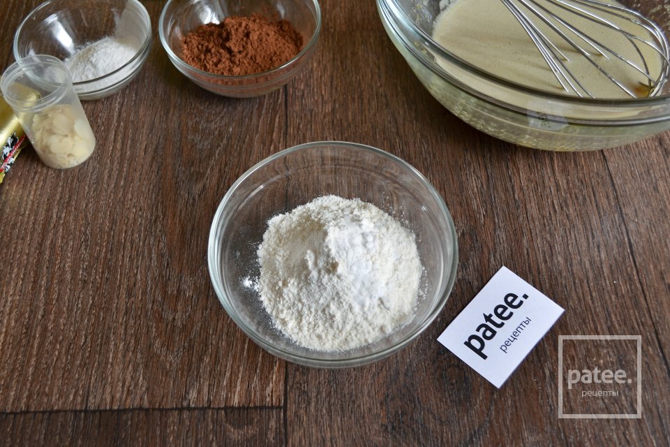 Шоколадный кекс в кружке за 3 минуты в микроволновке - Шаг 8