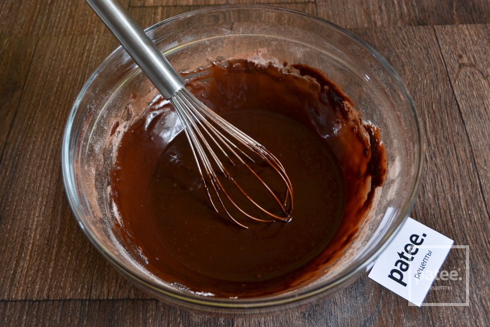 Шоколадный кекс в кружке за 3 минуты в микроволновке - Шаг 11