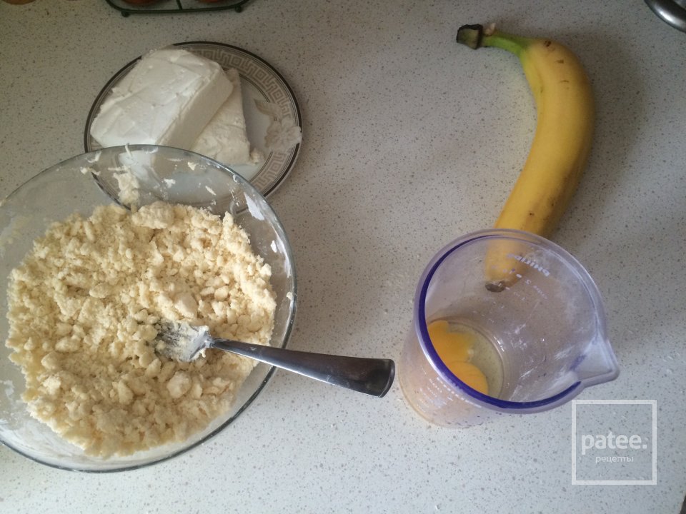 Нежный и вкусный десерт с твороженно банановой начинкой. Так и тает во рту. - Шаг 4