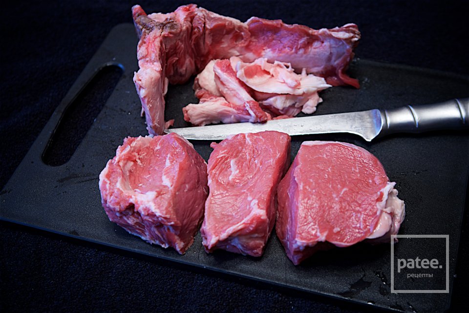 СТЕЙК С ГРАНАТОВО-ЛУКОВЫМ СОУСОМ И ТОПИНАМБУРОМ - Шаг 1