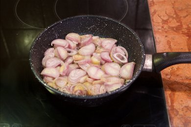 СТЕЙК С ГРАНАТОВО-ЛУКОВЫМ СОУСОМ И ТОПИНАМБУРОМ - приготовление