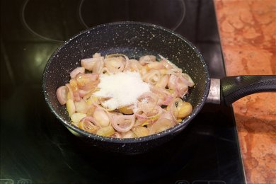 СТЕЙК С ГРАНАТОВО-ЛУКОВЫМ СОУСОМ И ТОПИНАМБУРОМ - приготовление