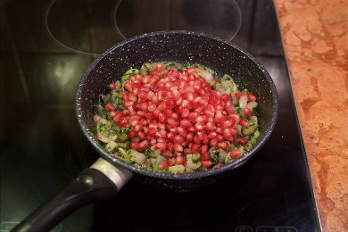 СТЕЙК С ГРАНАТОВО-ЛУКОВЫМ СОУСОМ И ТОПИНАМБУРОМ - приготовление