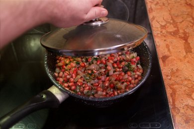 СТЕЙК С ГРАНАТОВО-ЛУКОВЫМ СОУСОМ И ТОПИНАМБУРОМ - приготовление