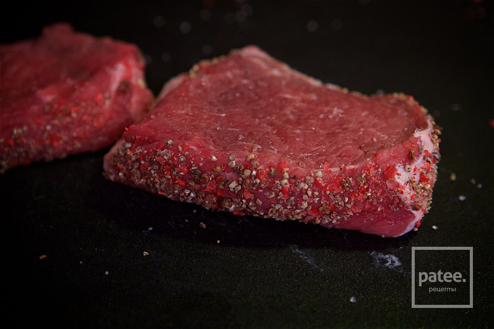 СТЕЙК С ГРАНАТОВО-ЛУКОВЫМ СОУСОМ И ТОПИНАМБУРОМ - Шаг 11