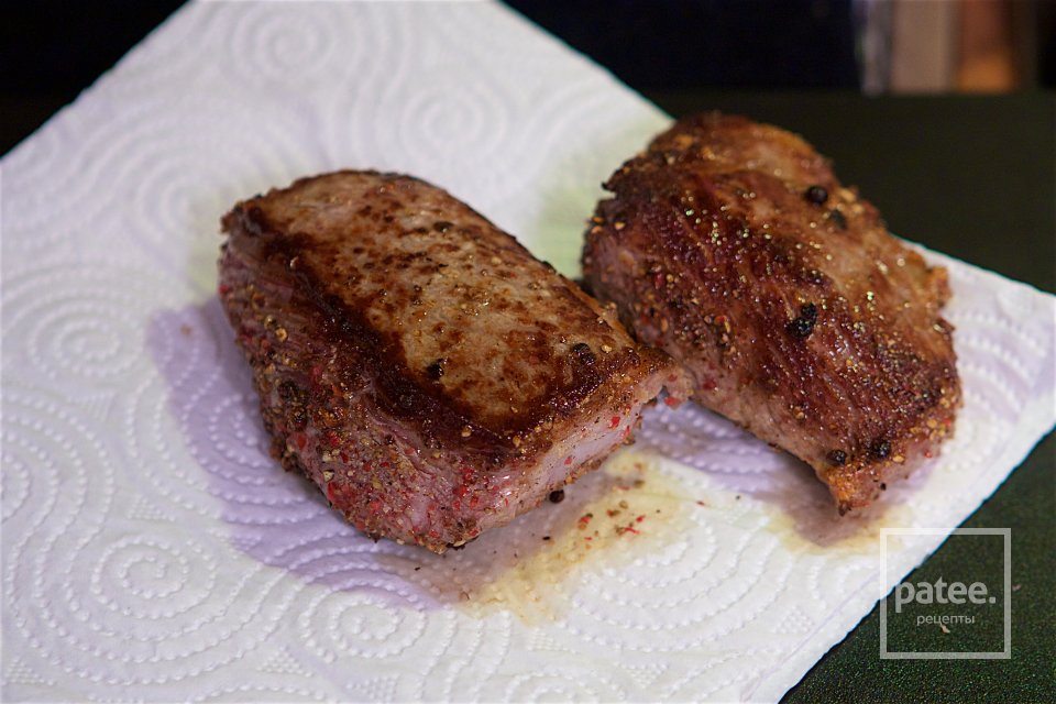 СТЕЙК С ГРАНАТОВО-ЛУКОВЫМ СОУСОМ И ТОПИНАМБУРОМ - Шаг 15