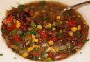 Фасолевого суп с перцем и кукурузой
