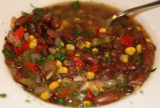 Фасолевого суп с перцем и кукурузой