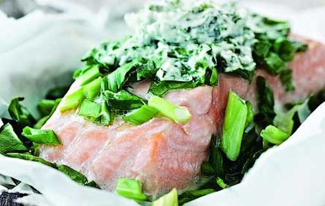 Конвертики с лососем  –  со сливочным сыром и шпинатом