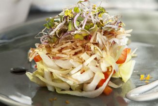 Детокс -салат с перцем и яблоками