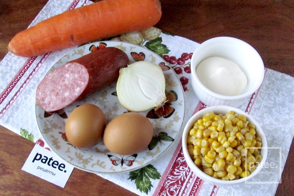 Салат с морковью и колбасой - Шаг 1
