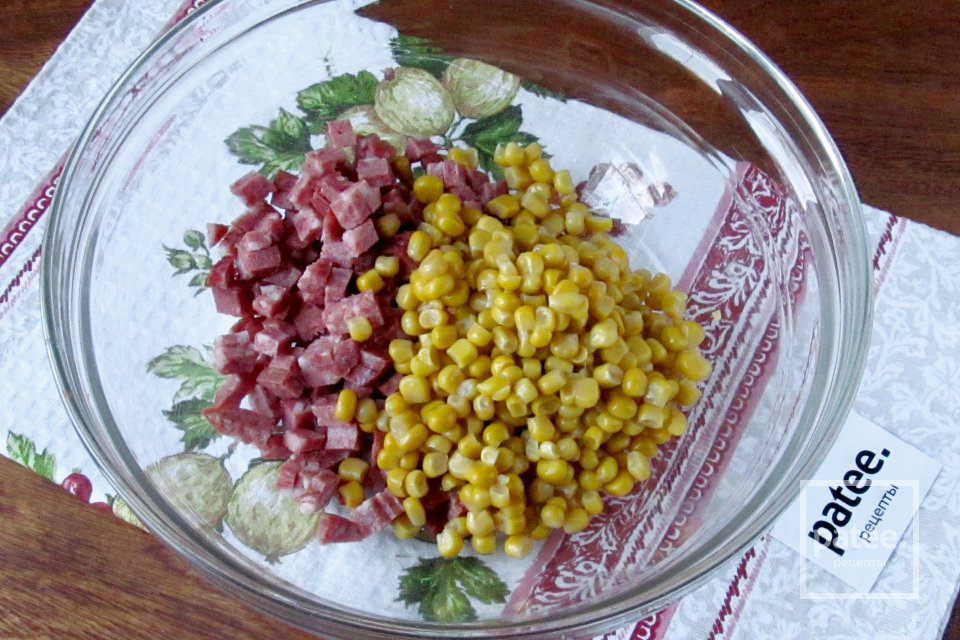 Салат с морковью и колбасой - Шаг 7