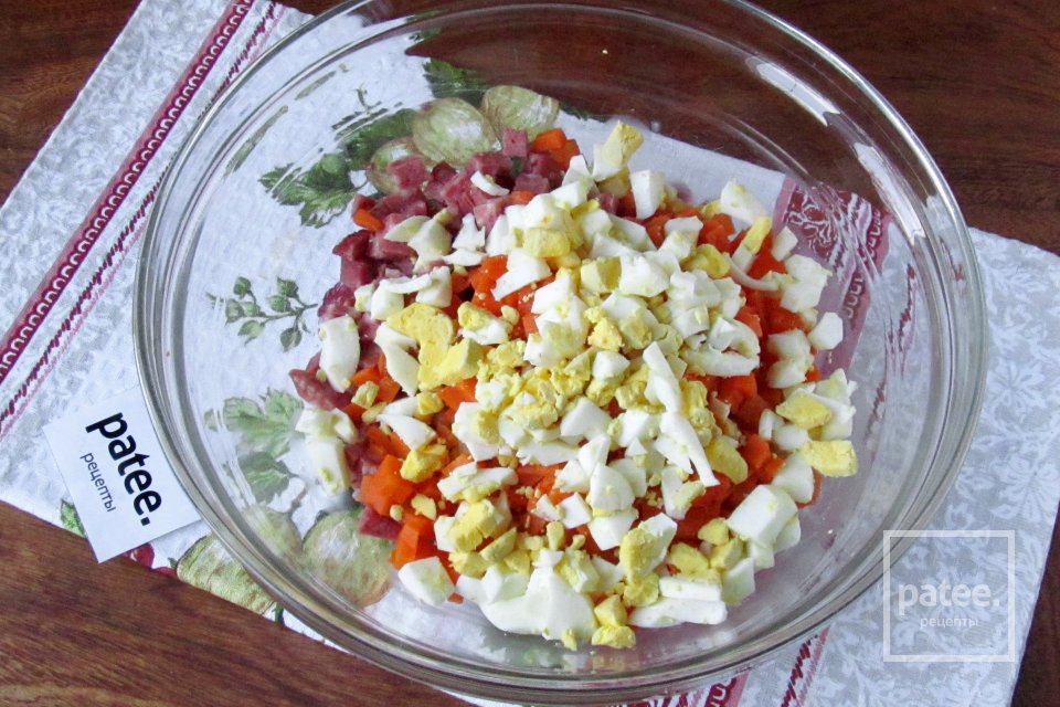 Салат с морковью и колбасой - Шаг 9