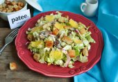 Хрустящий салат из пекинской капусты с шампиньонами и сухариками