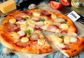 Пицца с перепелиными яйцами