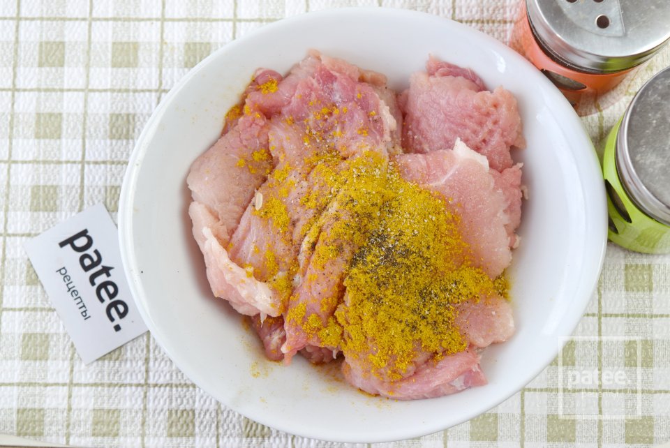 Свинина в желтках и кокосовой панировке - Шаг 5