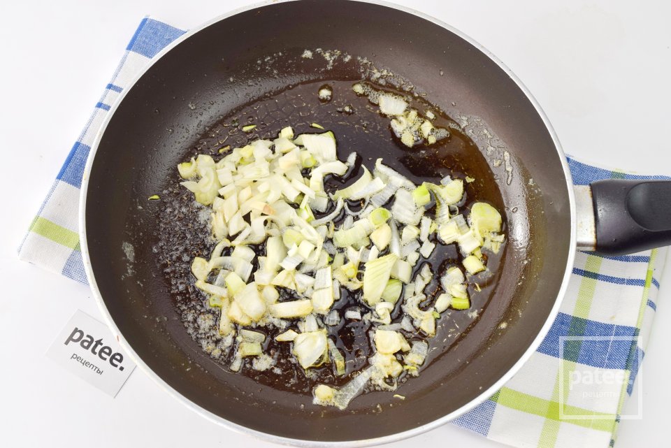 Омлет со шпинатом и крабовыми палочками - Шаг 3