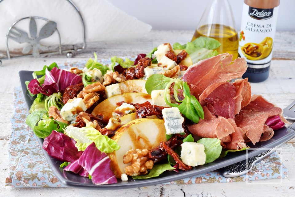 Каталонский салат с грушей, горгондзолой и прошутто - Шаг 13