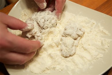 Мозги хрустящие с двойным пюре из цветной капусты и брокколи - приготовление