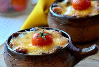 Рис с грибами и свининой под сырной корочкой