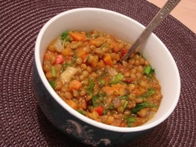 Чечевица с овощами в томатном соусе (в мультиварке)