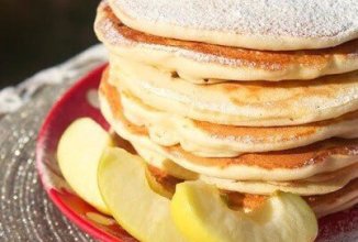 Яблочные оладьи с корицей