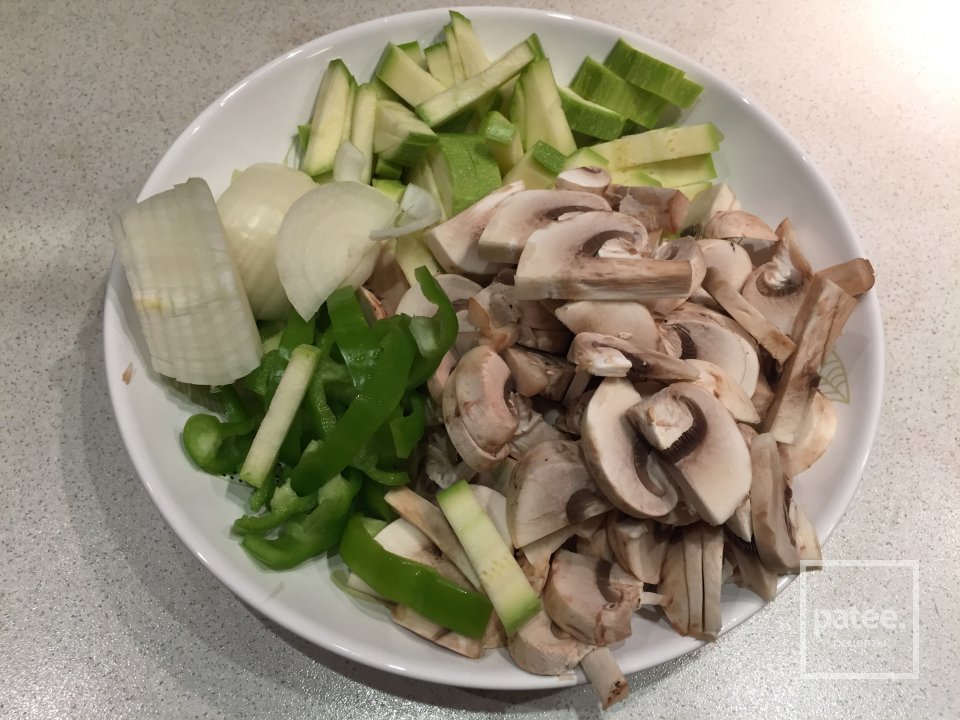 Индейка с овощами в соусе - Шаг 2