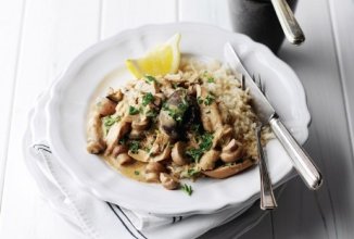 Фрикасе из курицы (Chicken and mushroom fricassée)