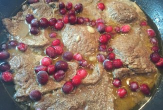 Отбивные с клюквой