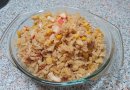 Рис с крабовыми палочками и ананасом в мультиварке