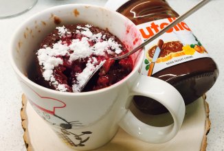 Шоколадно-вишневый кекс в кружке 🍒