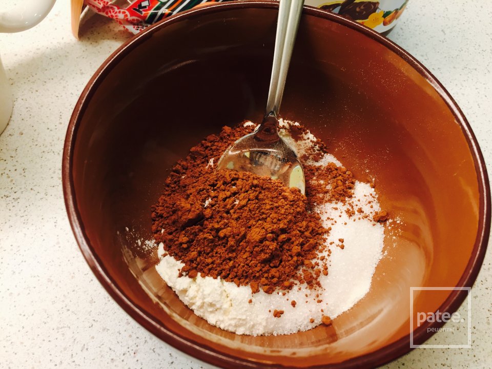 Шоколадно-вишневый кекс в кружке 🍒 - Шаг 1