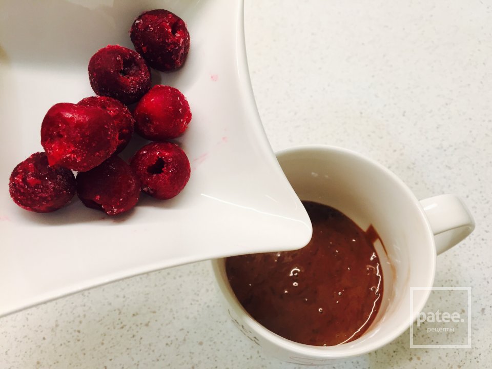 Шоколадно-вишневый кекс в кружке 🍒 - Шаг 4