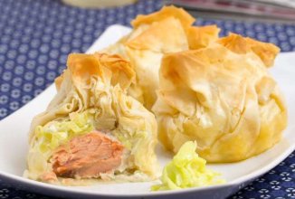 Конверты с лососем в тесте фило