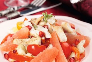 Гранатовый салат с курицей, грейпфрутом и перцем гриль