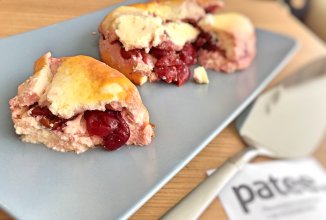 Творожно-вишнёвая запеканка без муки и манки