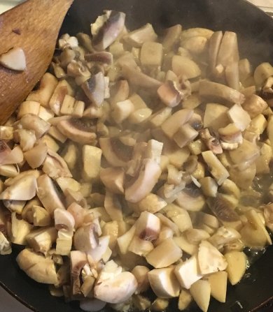 Пирог с грибами и плавленным сыром - Шаг 1