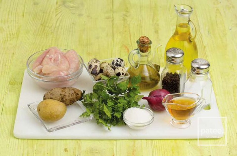 Глазунья из перепелиных яиц с куриным филе и картофелем - Шаг 1