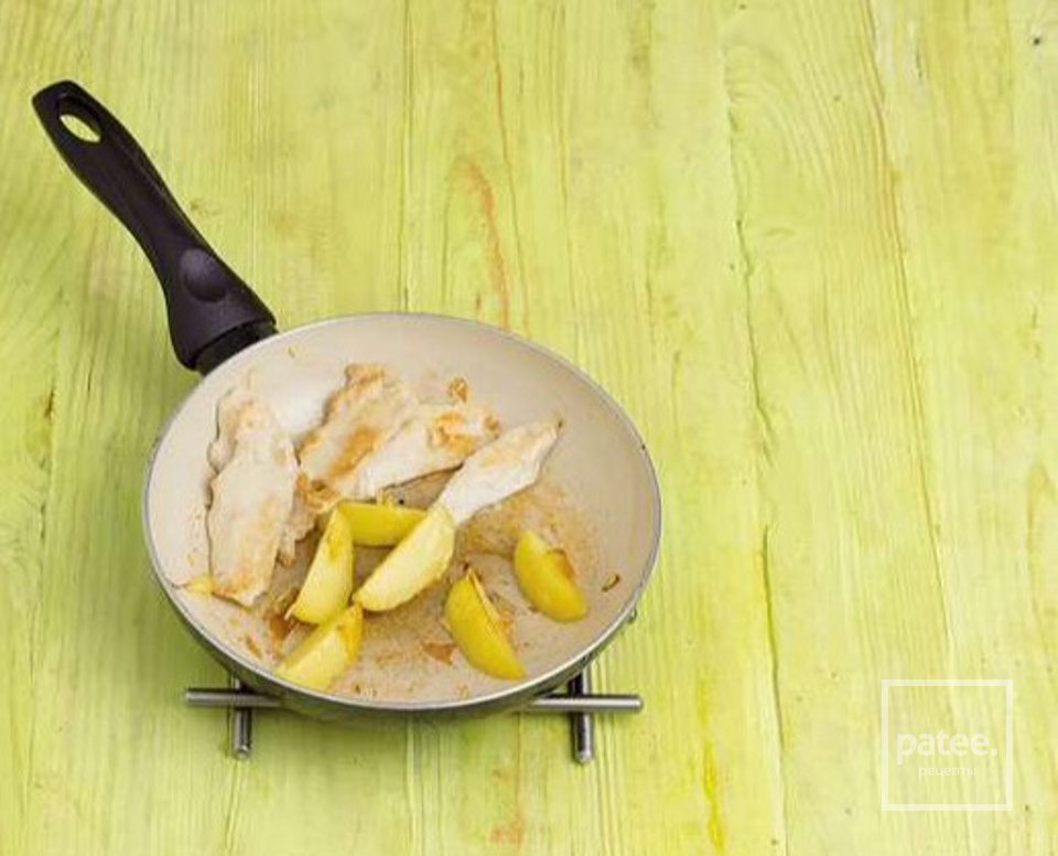 Глазунья из перепелиных яиц с куриным филе и картофелем - Шаг 5