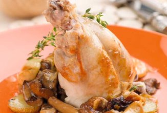 Кролик с белыми грибами